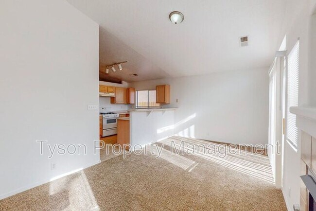 Building Photo - 7124 Labrador Dr NE
