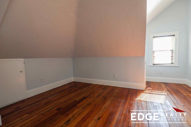 Building Photo - 68 Forest St