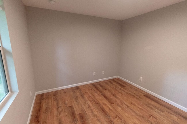 Building Photo - 4620 W Bainbridge Dr