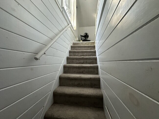 Building Photo - 2BR WINTER RENTAL, Fully Furnished– Heat Included, Near Downtown Kennebunkport