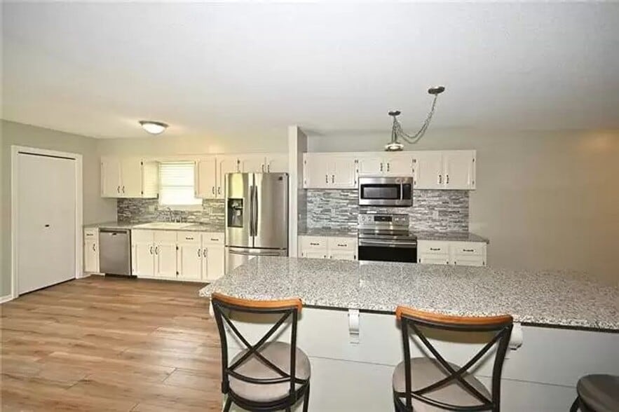 Building Photo - 1102 Hampton Dr