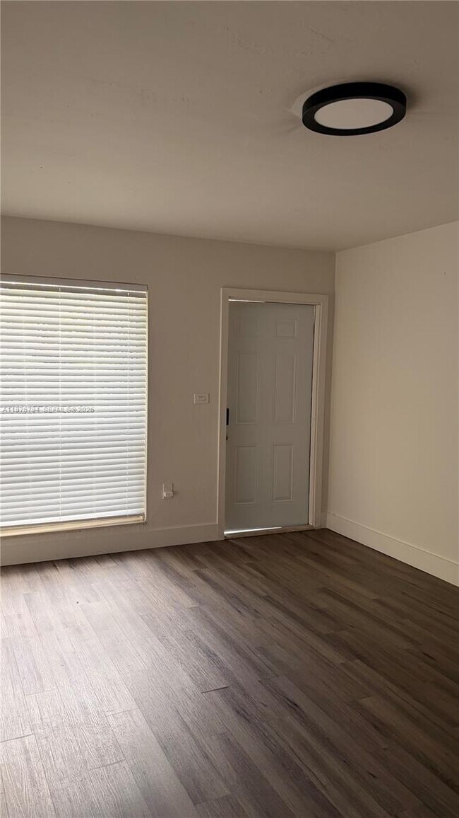 Building Photo - 2900 Bird Ave