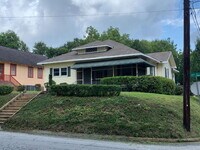 Building Photo - Stunning Renovated 4-Bedroom Home in Lakebottom with Screened Porch & Prime Location Near Fort Mo...