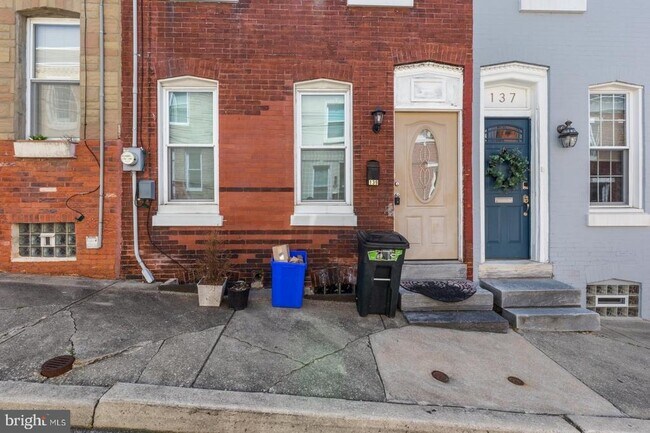 Building Photo - 139 Davis St