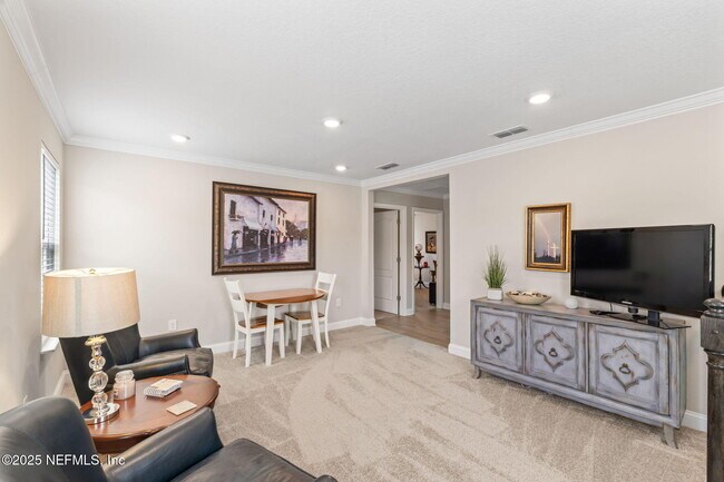 Building Photo - 121 Thistleton Wy