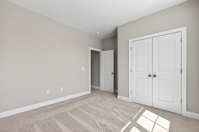 Building Photo - Charming Craftsman-Style 3-Bedroom Townhome in Garner!