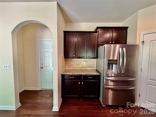 Building Photo - 4019 Oakmere Rd