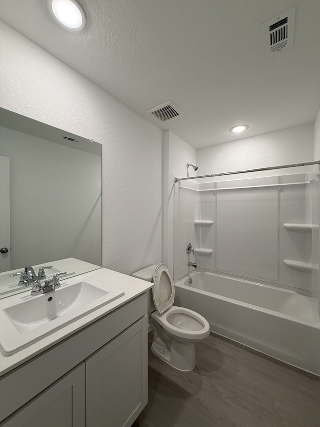 Building Photo - 563 River Run Wy