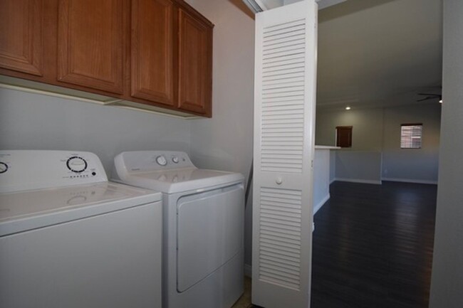 Building Photo - Spacious 2-bed 2-bath with Attached Car Ga...