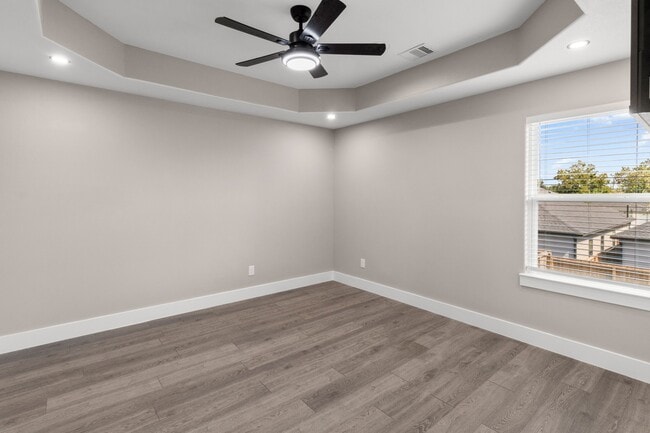 Building Photo - 7925 Colonial Ln