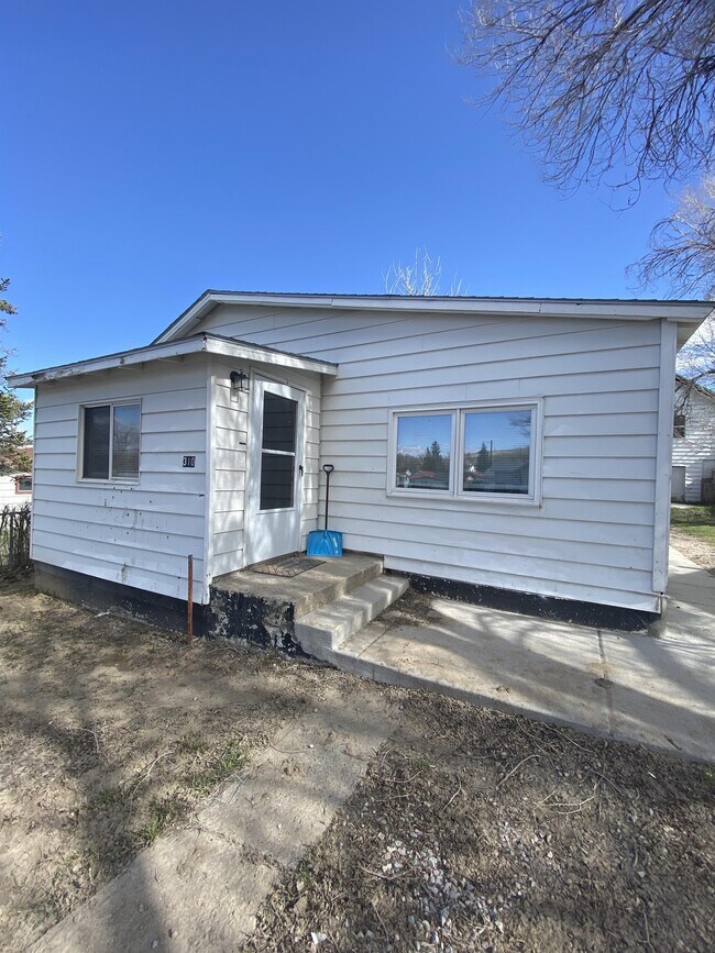 Primary Photo - 310 E Spruce St