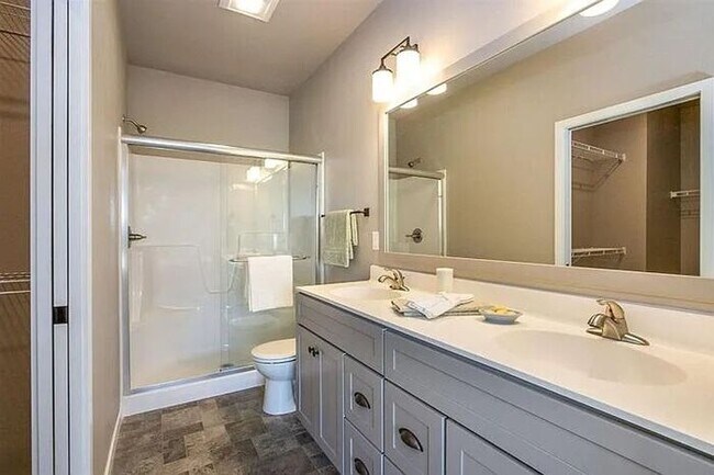 Building Photo - $2,275 | 3 Bedroom, 2.5 Bathroom Town Home | Pet Friendly | Sublease* | Available for August 1st,...