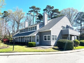 Building Photo - One-bedroom, One-bath Condo with Loft in S...