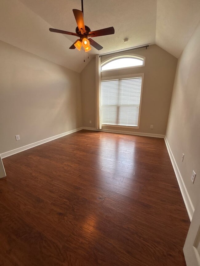 Building Photo - 322 Hidden Springs Ln