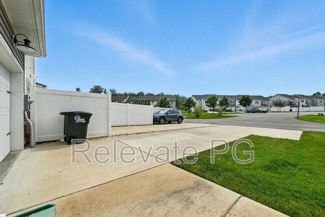 Building Photo - 4028 Rivermere Ln