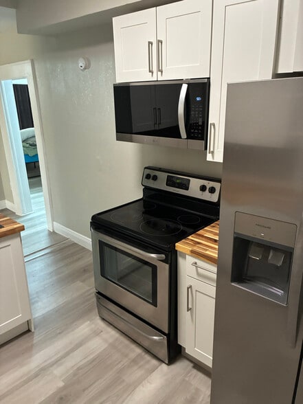 Building Photo - 5819 Hibiscus Rd