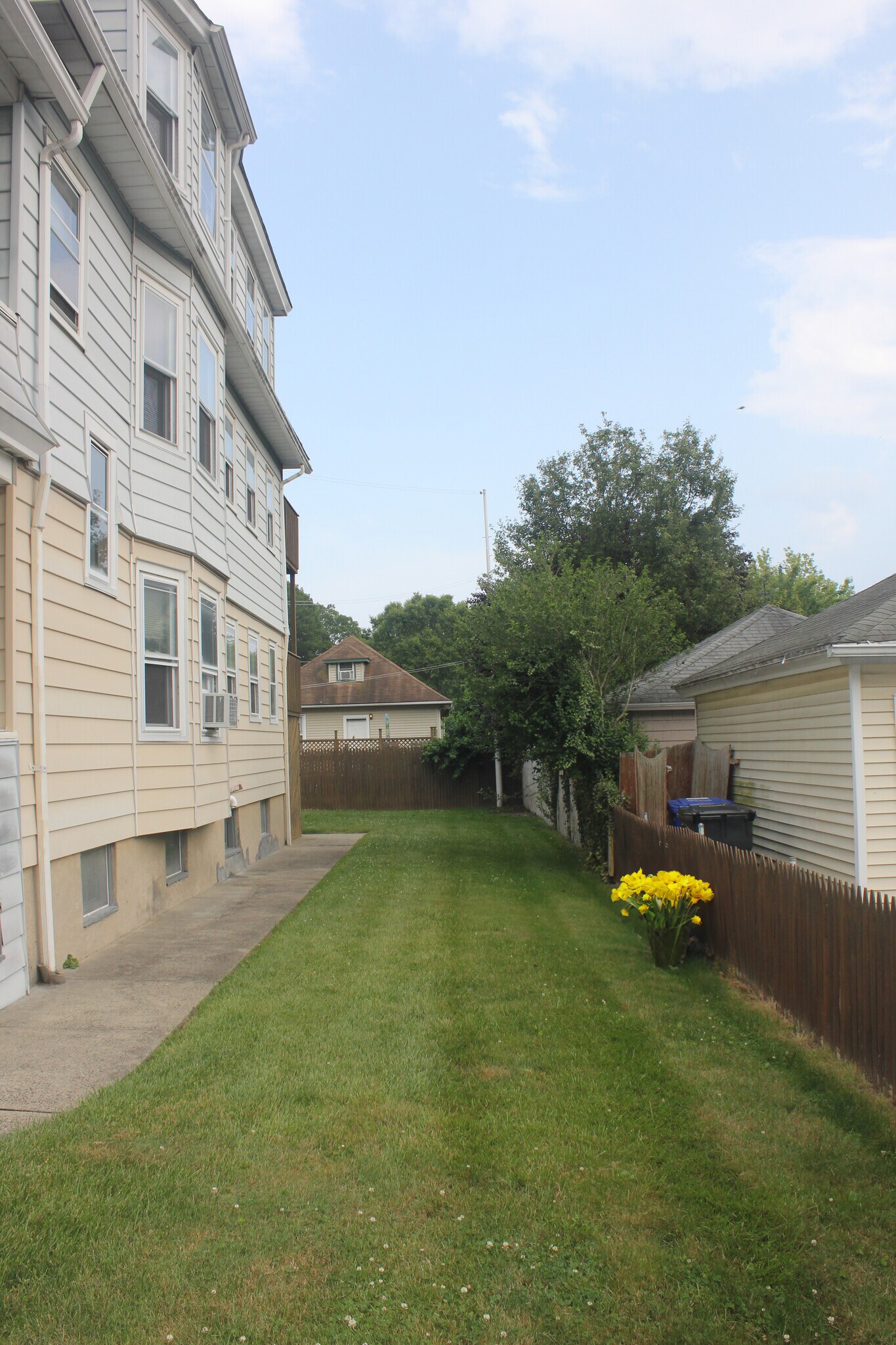 Building Photo - 79 2nd St