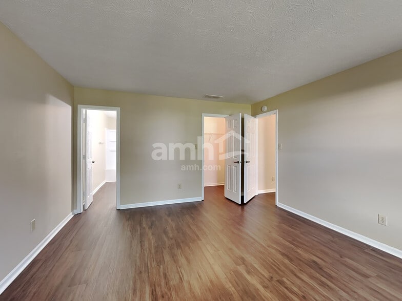 Building Photo - 113 E Carolina St