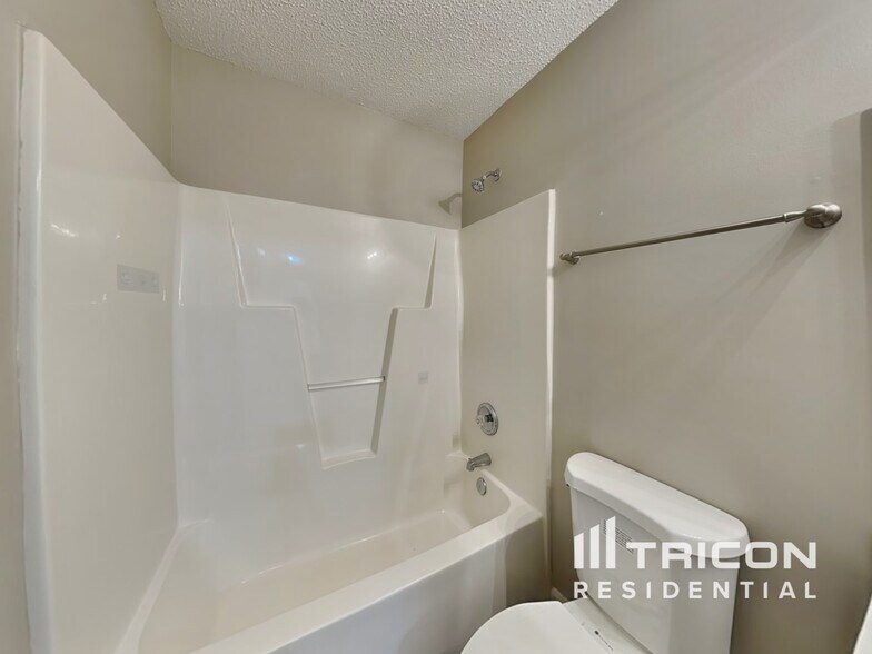 Building Photo - 2608 Misty Cove Pl NE