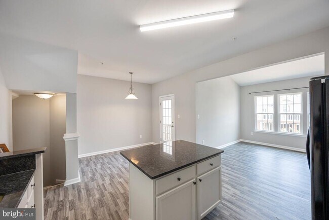 Building Photo - 947 Chase Walk
