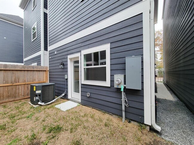 Building Photo - 4971 Brinkman St