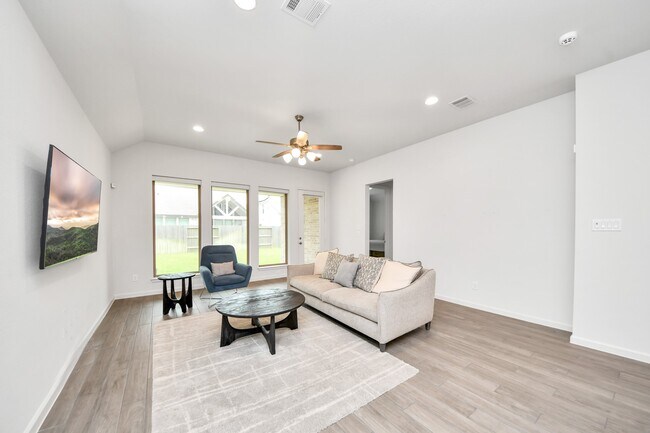 Building Photo - 11210 Burgus Farm Rd