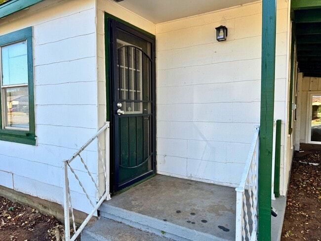Building Photo - Cute 3 Bed 1 Bath home in Sunnyside Heights