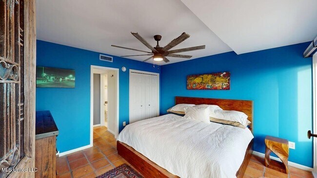 Building Photo - 520 Beach Blvd