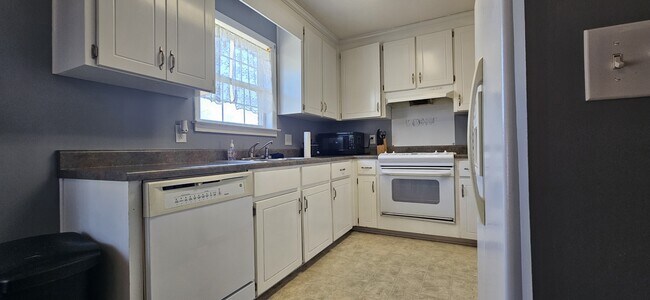 Building Photo - 312 Joe Walding Dr