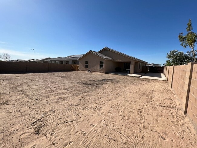 Building Photo - SOLAR HOME!!