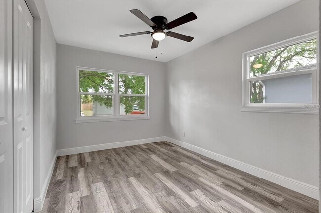 Building Photo - 6660 17th Ln N