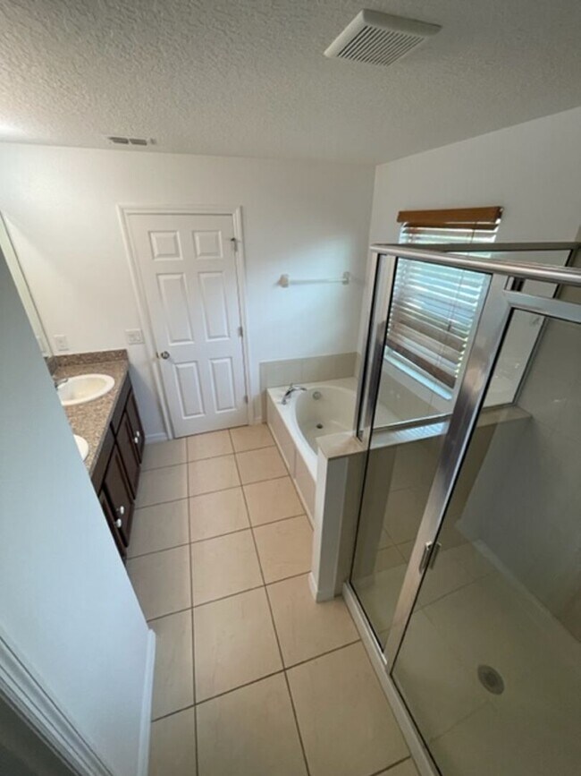 Building Photo - Cozy and spacious Single-family  home in Rockvale!!