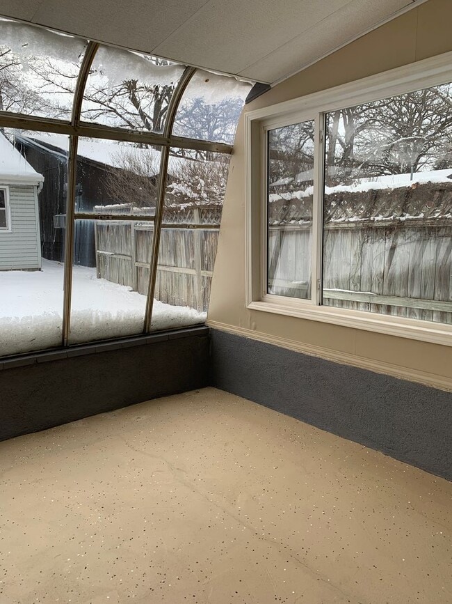 Building Photo - Charming Single Family Home