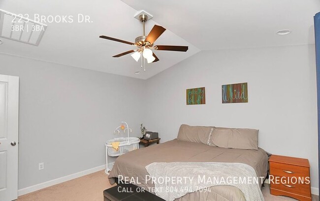 Building Photo - 223 Brooks Dr