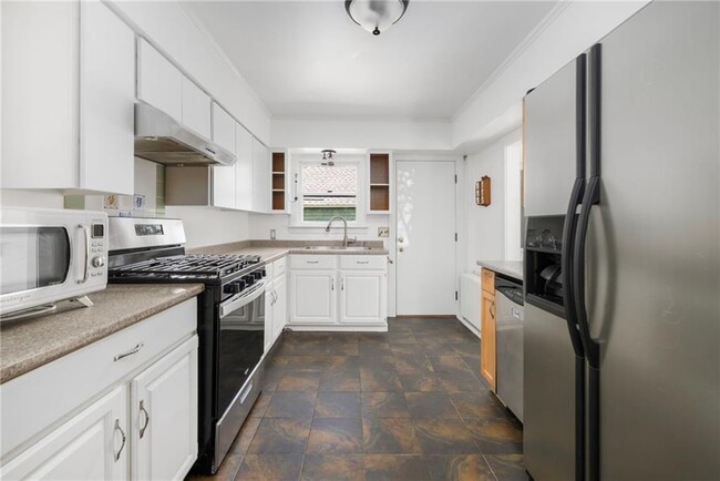 Building Photo - 272 Boulevard