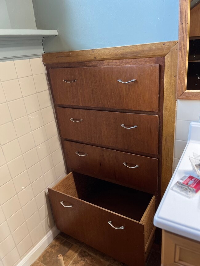 Building Photo - 1531 James St