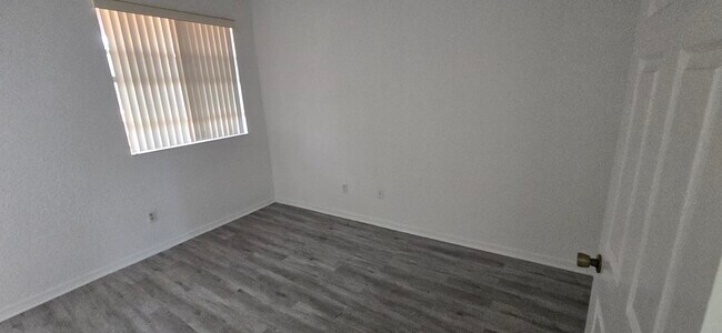 Building Photo - 4948 Leeward Ln