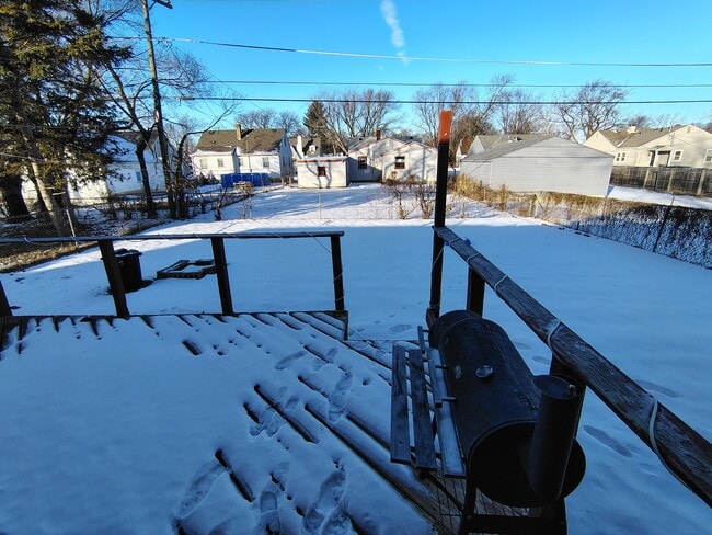 Building Photo - 2710 N Rockton Ave