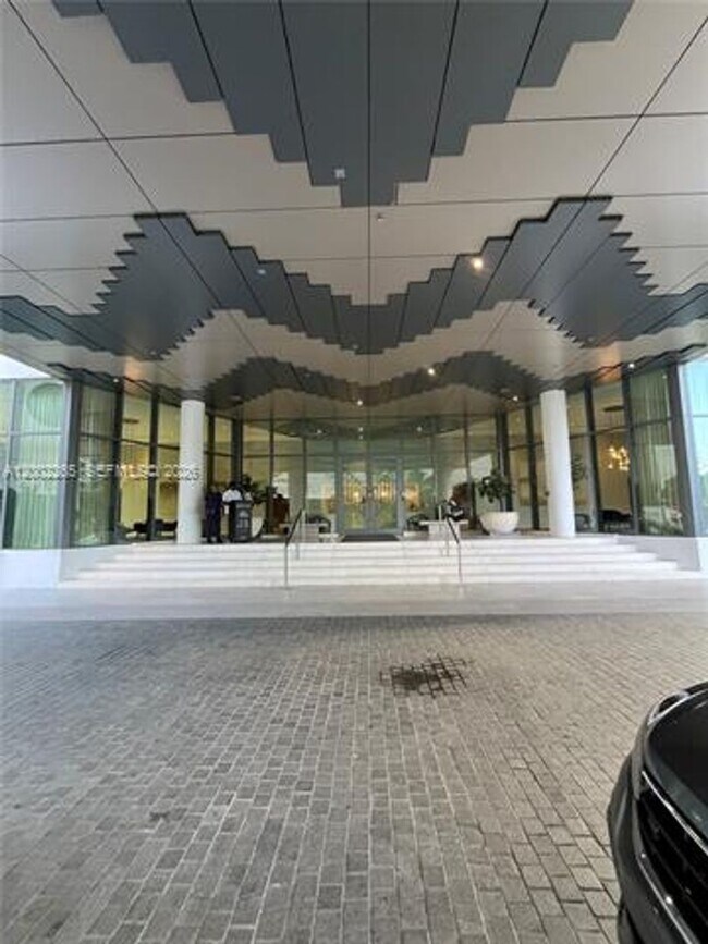 Building Photo - 650 NE 32nd St