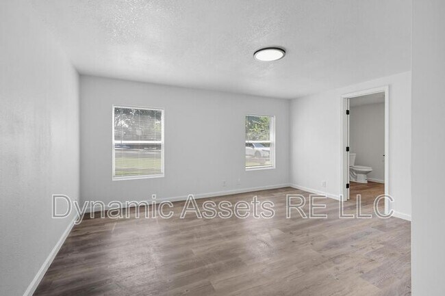 Building Photo - 405 Falletti St