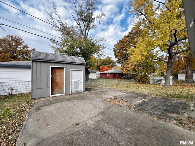 Building Photo - 2109 N Windermere Ave