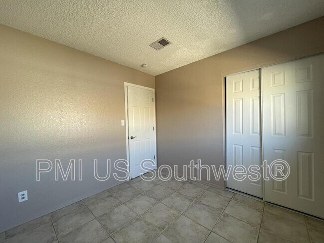 Building Photo - 3619 Gem St