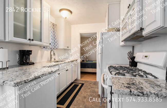 Building Photo - 2842 Rockne Dr