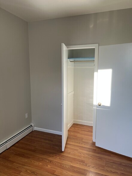 Building Photo - 13 Clover St