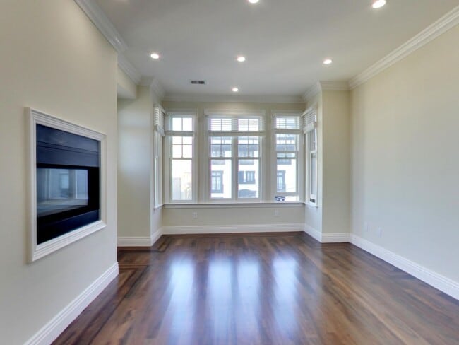 Building Photo - 1129 Green St