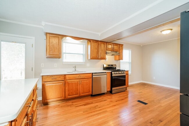 Building Photo - 5086 Sand Ct