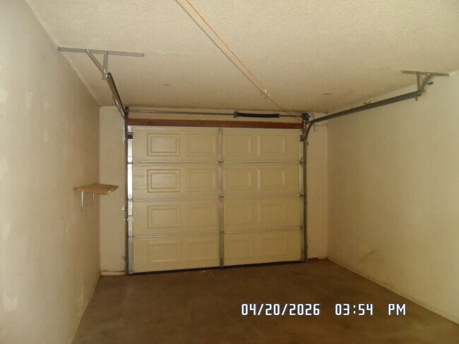 Building Photo - 16552 Vine St