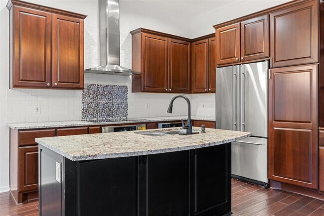 Building Photo - 735 Patterson Ave