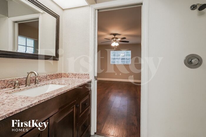 Building Photo - 21515 Beaverton Ave