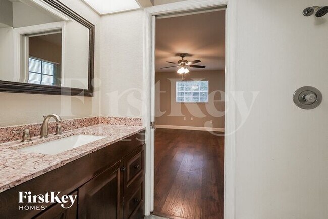 Building Photo - 21515 Beaverton Ave